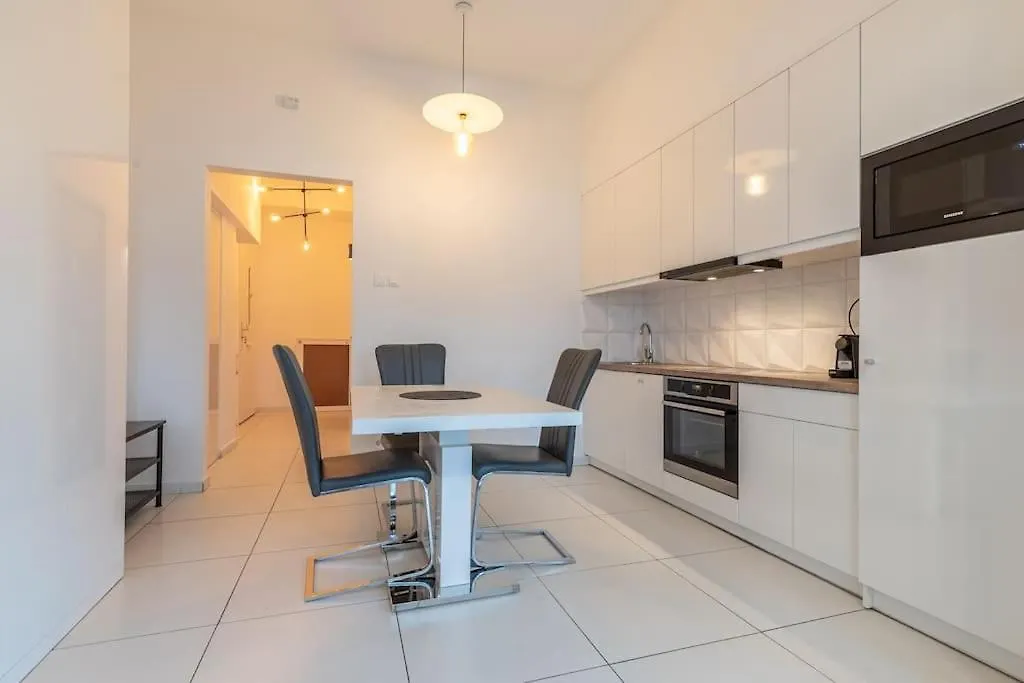 Midtown Gleaming Apartment Budapest Hungary