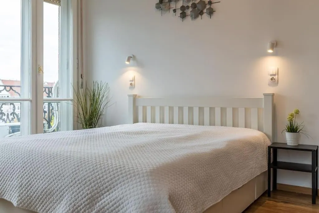 Midtown Gleaming Apartment Budapest