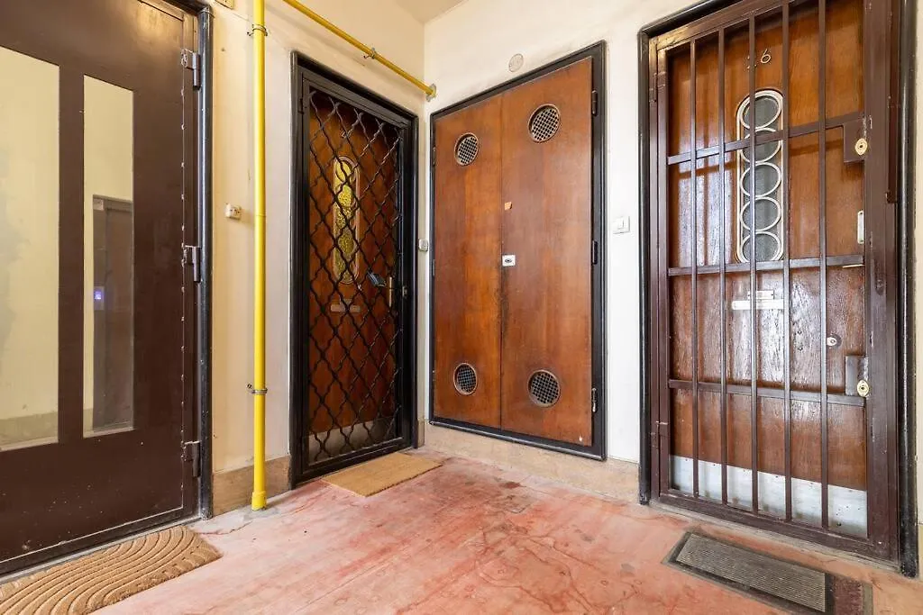 Midtown Gleaming Apartment location