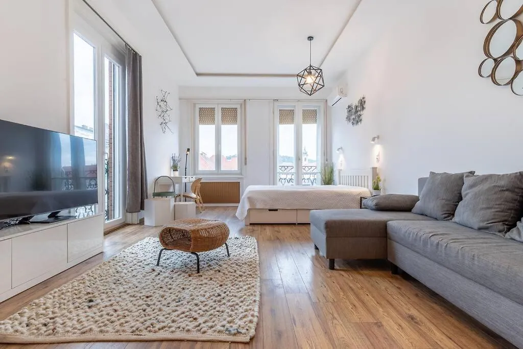 Midtown Gleaming Apartment Budapest
